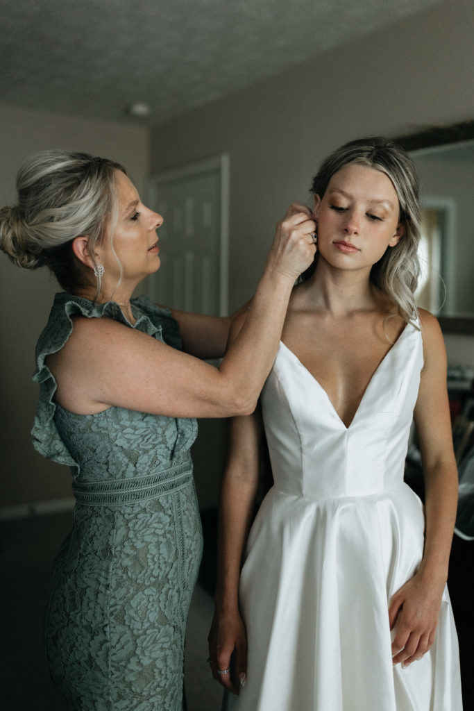 mom helping bride get ready
